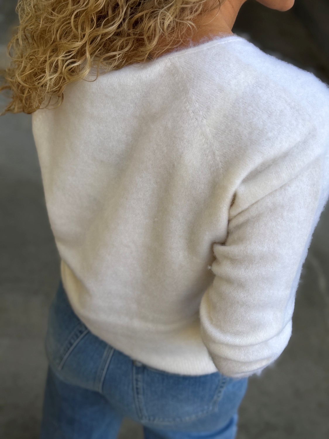 Urban Pioneers Boudica Sweater Cream – Kremfarget ullgenser med kasjmir