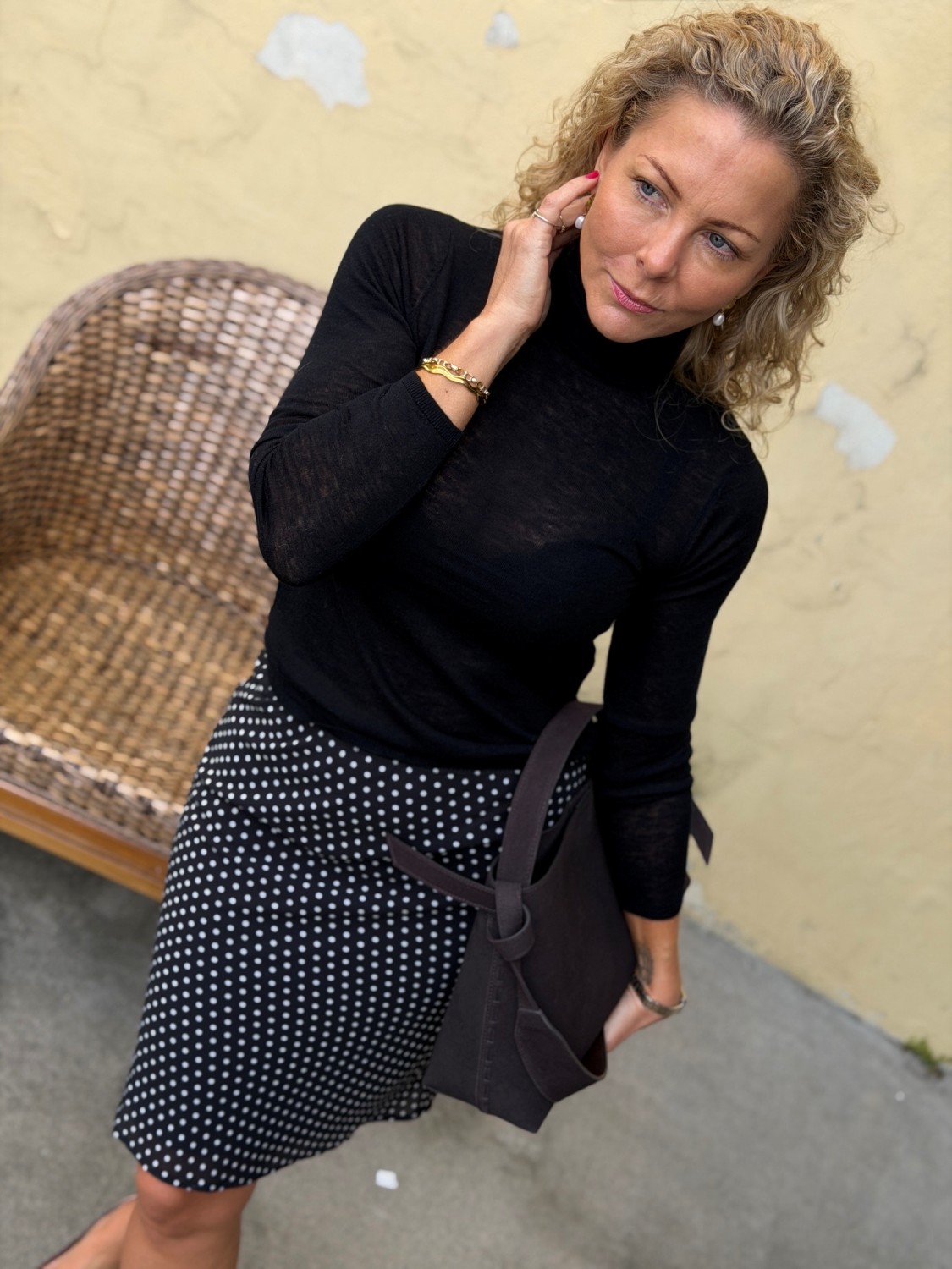 Neo Noir Mindie Mini Dot Skirt Black – Sort prikkete satengskjørt