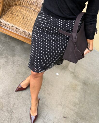 Neo Noir Mindie Mini Dot Skirt Black – Sort prikkete satengskjørt