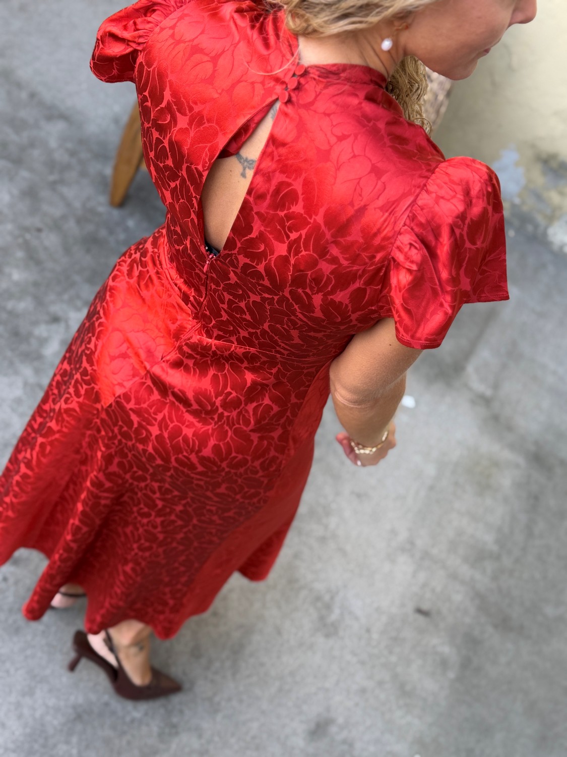 Pia Tjelta Addison Jacquard Dress Red – Rød midikjole i 96 % silke