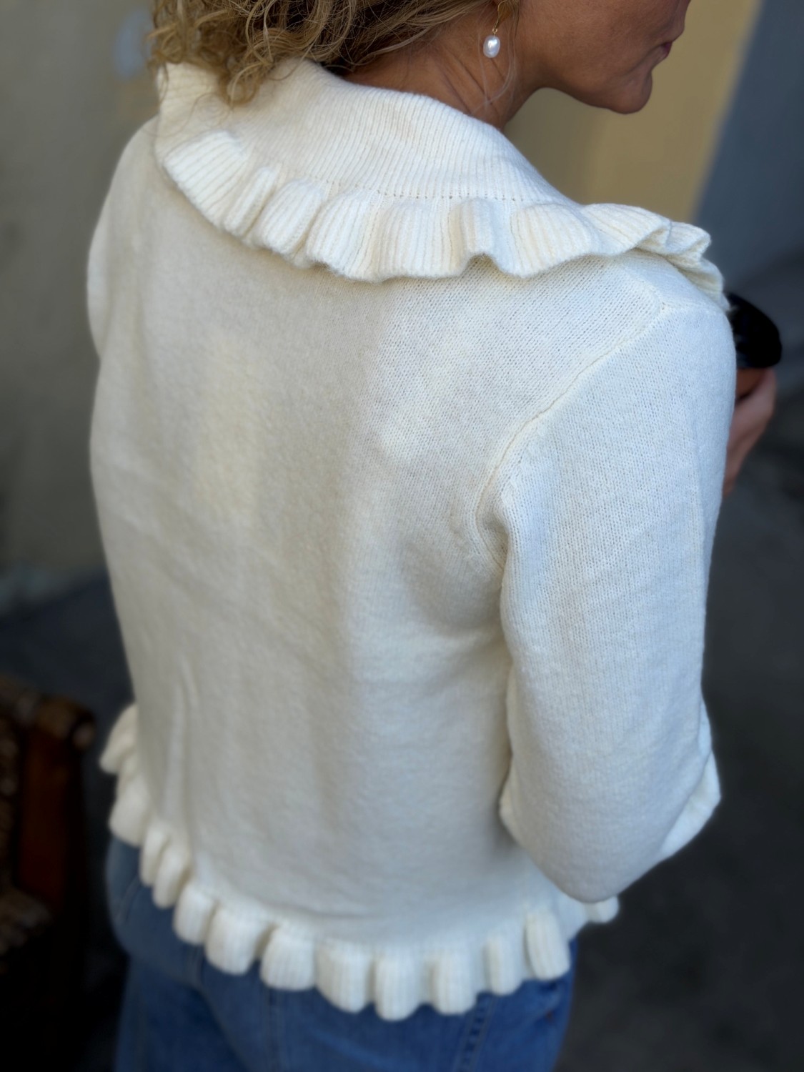 YAS Frilo Cardigan Pristine – Offwhite strikkejakke med volangdetaljer