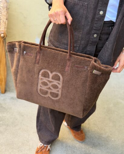 Ella & il Lykke Shearling Bag – Romslig veske i myk fuskepels