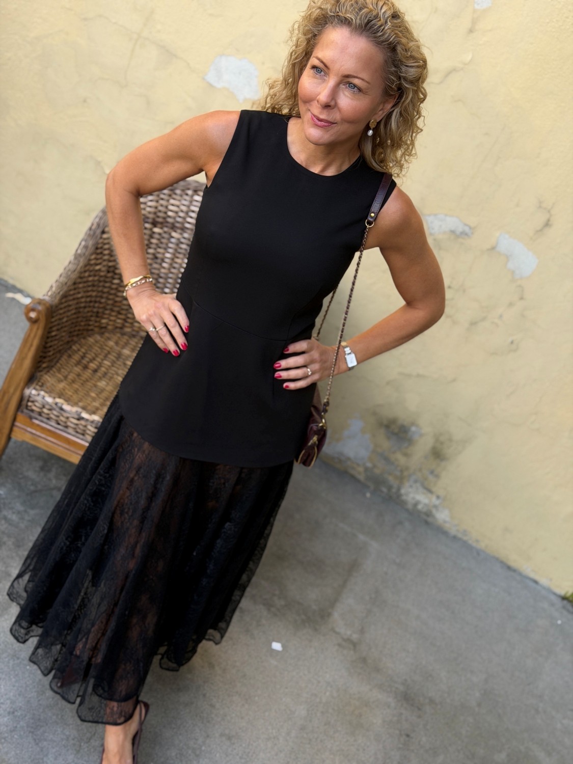 Helene Studios Alessia Dress Black – Lang sort kjole med blondeskjørt
