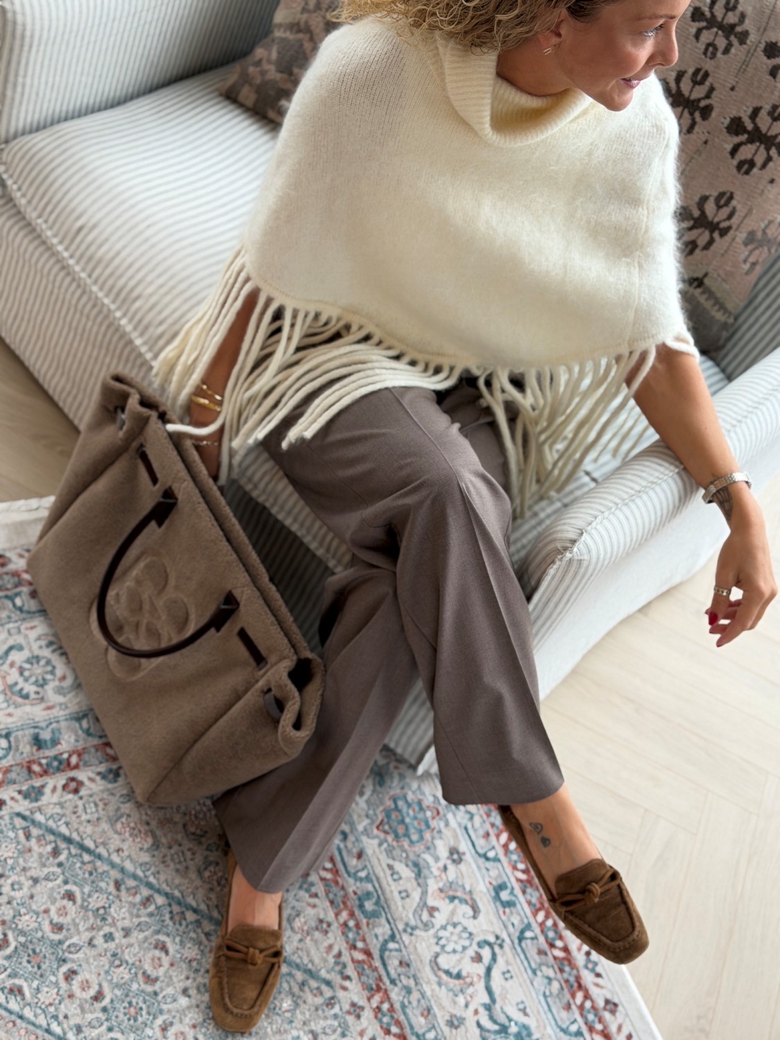 Ella & il Lykke Shearling Bag – Romslig veske i myk fuskepels