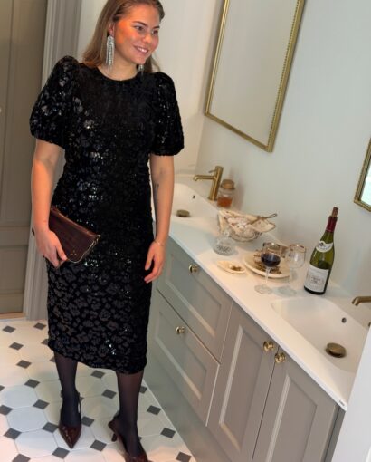 Y.A.S Sofie Sequin Midi Dress Black – Sort paljettkjole til fest