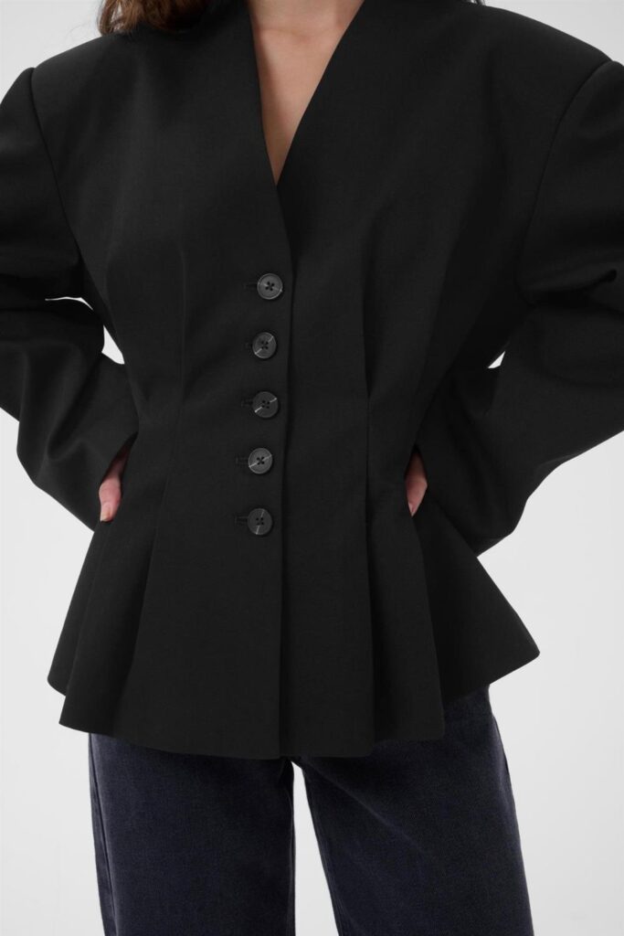 My Essential Wardrobe Evelina Shaped Blazer Black