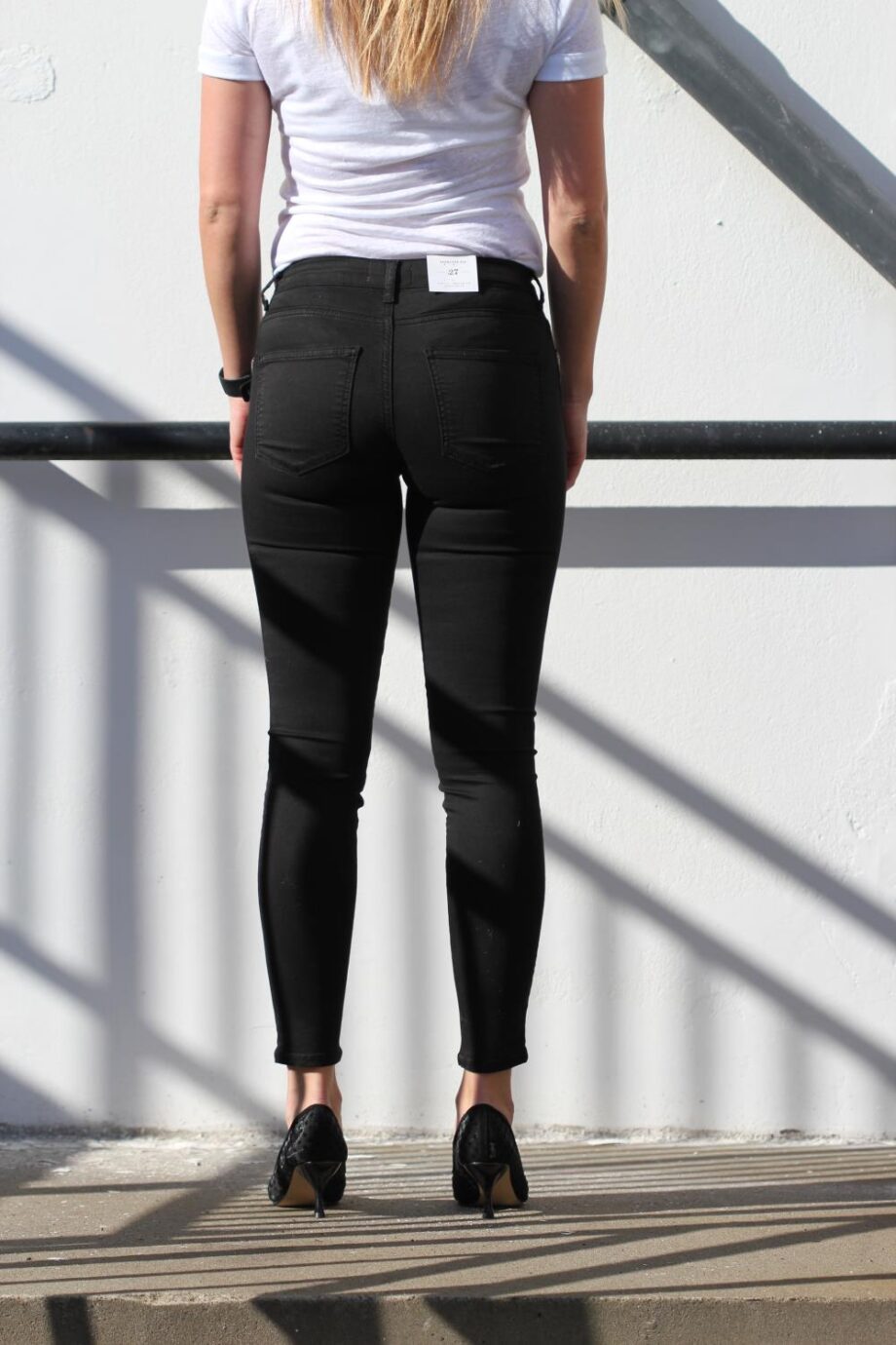 Penelope Zip 266 Black Line