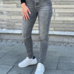 Tomorrow denim Hepburn HW Mom Vintage Grey