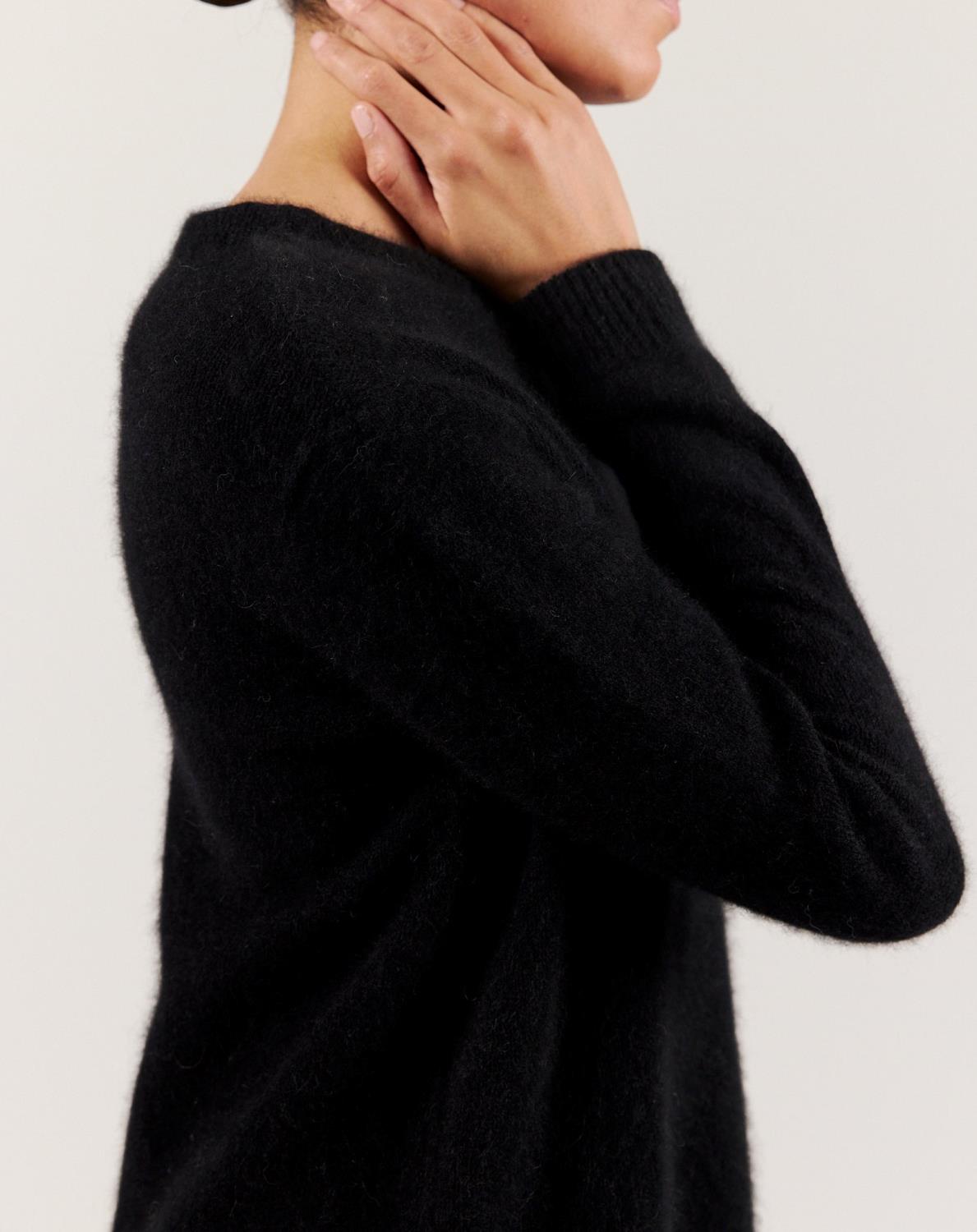 Six Ames Joie Sweater Black