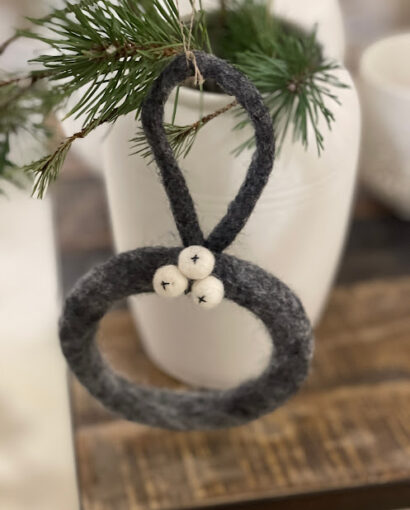 East of India Wreath with white Berries Julepynt